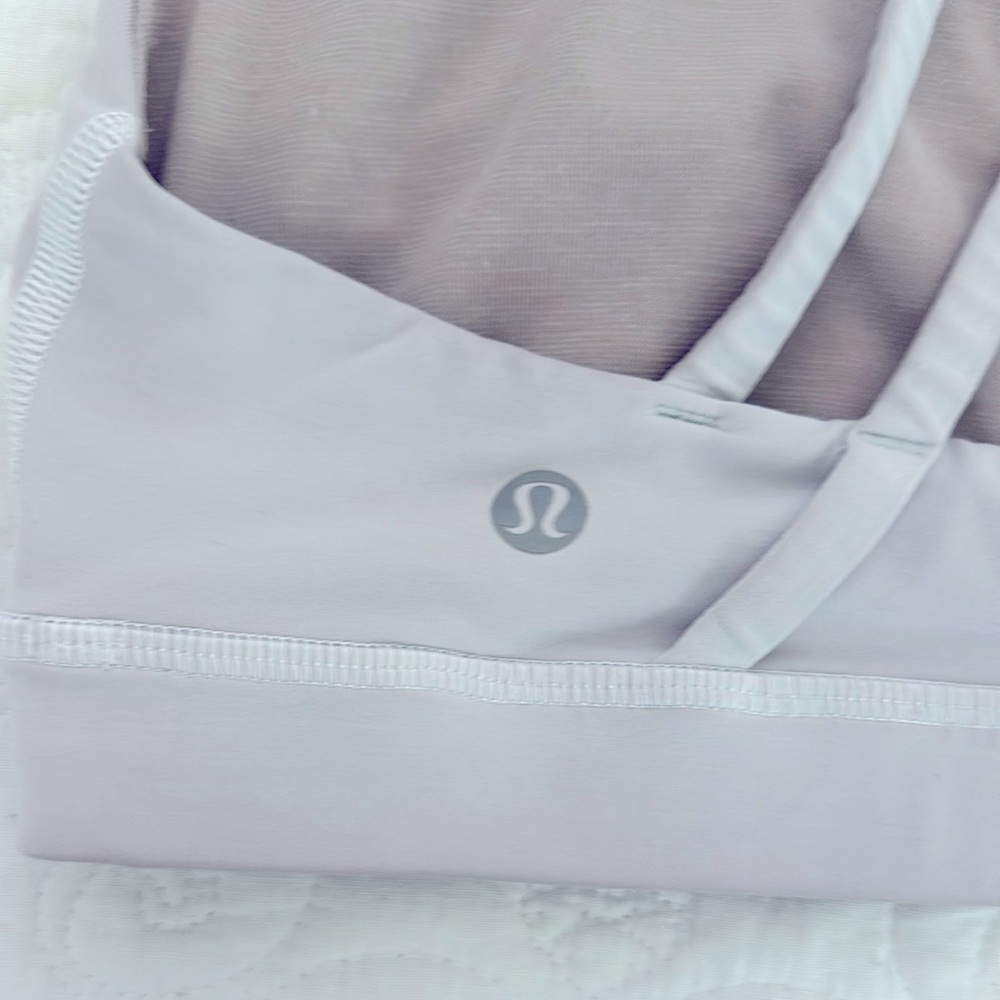 Lululemon Sports Bra Size 4 Lavender Pale Light Purple Strappy Back READ - Picture 3 of 4